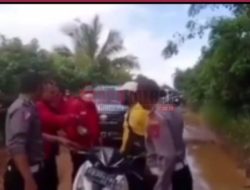 Keluhkan Kondisi Jalan yang Rusak, Ijul KKU Nekat Hadang Rombongan Ketua Komisi V DPR RI : Percuma Saja Punya Pemimpin!