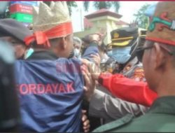 Terdakwa Kasus Narkoba Divonis Bebas, Massa Demo di PN Palangka Raya Tuntut Tiga Hakim Dinonaktifkan