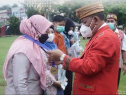 Bupati Sanggau Berikan Penghargaan kepada Siswa dan Guru Prestasi