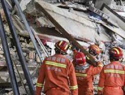 5 Diselamatkan dari Bangunan yang Ambruk di China, Puluhan Hilang