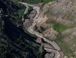 Salju dan Hujan Akibatkan Banjir di Kawasan Yellowstone