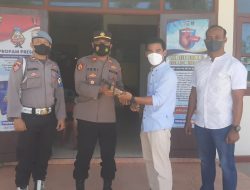 Sambil Memegang Senpira, Kades di Tubaba Datangi Polsek Lambu Kibang