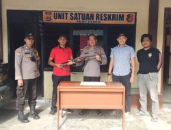 Polsek BNS Terima 1 Pucuk Senpi Dari Warga