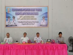 Wabup Way Kanan Berikan Bibit Pinang ke Masyarakat