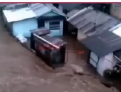 Dahsyatnya Banjir Bandang di Wonosobo, Ratusan Rumah Terendam, Motor Ikut Terhanyut
