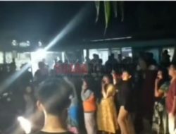Viral Video Satu Kampung Usir Wanita yang Diduga Punya Suami Dua, Publik: Kasihan Anak Jadi Korban