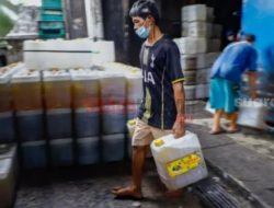 Mendag Zulhas Janji Dalam Dua Pekan Stok Minyak Goreng Curah Stabil, Harga Rp 14.000 per Liter