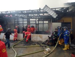 Tiga Unit Rumah Terbakar di Jalan Tama Singkawang