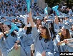 Beda Gaya Wisuda ala Indonesia dan AS