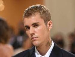 Justin Bieber Ungkap Sindrom Langka di Balik Kelumpuhan Wajahnya