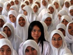 Jilbab di Sekolah Negeri: Tak Boleh Diwajibkan, Tak Bisa Dilarang