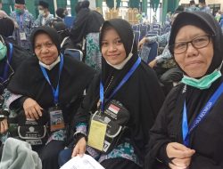 Gantikan Porsi Sang Ayah, Siti Jadi Jamaah Termuda