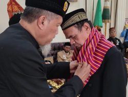 Raja Majelis Istiadat Waris Diradja Kerajaan Aceh Darusalam Mengangkat dan Melantik Subur Sembiring Sebagai Radja Besar Suku Bangsa Karo