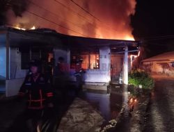 Diduga Korsleting Listrik, Satu Unit Rumah Terbakar di Jalan Pelita Singkawang