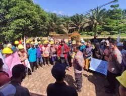 Merasa Dirugikan , Sejumlah Buruh PT BPK di Kubu Raya Lakukan Aksi