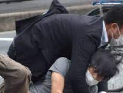 Pembunuh Shinzo Abe Dendam karena Ibunya Bangkrut