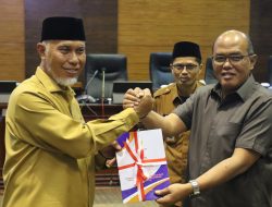 Gubernur Sumbar Sampaikan Nota Pengantar Perubahan KUA & PPAS Tahun 2022
