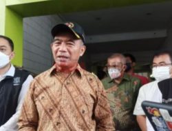 Menko PMK Buka Suara Soal Penimbunan Bansos Presiden di Depok