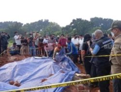 Terkuak! Kuburan Bansos Jokowi di Lahan Gudang JNE Depok Berisi 3,4 Ton Beras