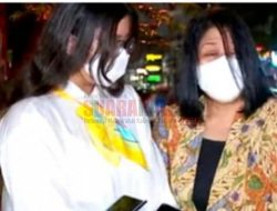 Muncul ke Publik, Putri Candrawathi Istri Ferdy Sambo Menangis Sesenggukan Ceritakan Kondisinya