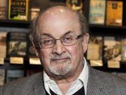 Salman Rushdie, Penulis Buku ‘Ayat-ayat Setan’ Ditikam di New York