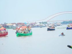Lestarikan Kearifan Lokal, Pemprov-Pemkot Palembang Kembali  Gelar Parade Kapal Hias di Sungai Musi