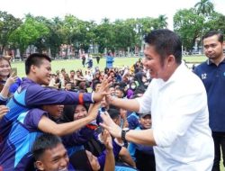 Herman Deru Semangati  Ratusan Pelajar SMA  Peserta Lomba Olahraga Tadisional
