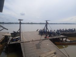 BBM Langka, Penambang Motor Air di Seberang Kapuas-Madya Sekadau Gelar Aksi Mogok