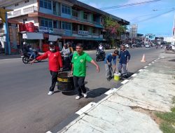 Dinas Lingkungan Hidup Sanggau Lakukan Aksi Pungut Sampah