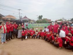 Jumat Berbagi, DPC PDI Perjuangan Kota Palembang Bagikan 1500 Paket Nasi Kepada Warga