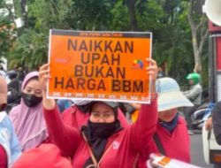 Partai Buruh di Jawa Timur Demo Bawa Tiga Tuntutan Di Gedung Negara Grahadi Surabaya, Salah Satunya Tentang Kenaikan Harga BBM