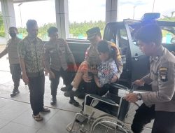 Kapolres Bengkayang Sigap Bantu Korban Kecelakaan Lalu Lintas