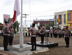 13 Anggota Polres Sanggau Berprestasi Terima Penghargaan