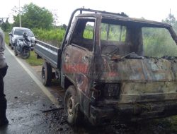 Diduga Korsleting, Satu Pickup Hangus Terbakar di Kubu Raya