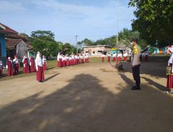 Cegah ‘Bullying’ Antar Siswa, Bhabinkamtibmas Kunjungi SDN 2 Way Tuba