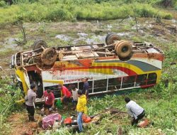 Bus Rute Pontianak-Badau Jatuh ke Jurang di Semitau, 17 Penumpang Luka-luka