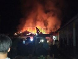 Satgas Pamtas 645/GTY Bantu UPK Padamkan Kebakaran di Ponpes Al –Mizan Sanggau