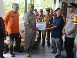 Warga Dusun Kuala Asam Manis Mata dapat Bantuan Banjir dari Pemkab Ketapang