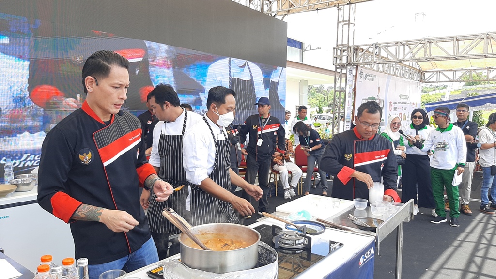Chef Nasional Berbagi Resep Masakan Nusantara Ke IRT Lombok Timur