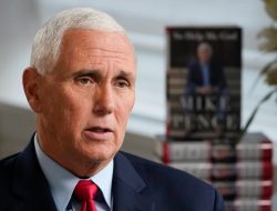 Pence Sebut AS Butuh ‘Pemimpin Baru’ Setelah Trump Umumkan Pencapresan Kembali