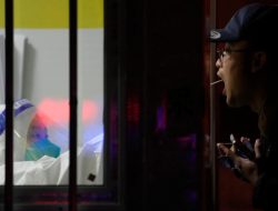 Kasus COVID-19 Naik, Distrik Terbesar di Beijing Minta Warga Diam di Rumah