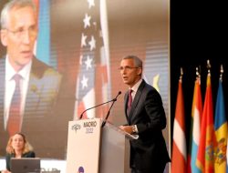 NATO: Membela Ukraina adalah Mempertahankan Demokrasi