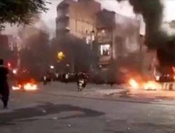 Aktivis: Pasukan Iran Tembaki Demonstran dengan Senapan Mesin
