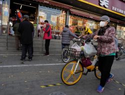 Jalan-Jalan di Beijing Kosong Sementara Kasus COVID Catat Rekor