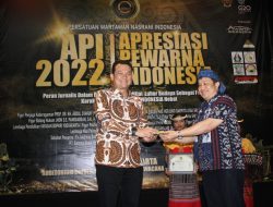 Martin Manurung Raih Penghargaan Tokoh Politik Inspiratif
