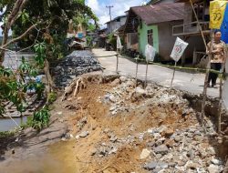 Hujan Deras, 2 Rumah di Desa Mentukak Kabupaten Sekadau Tergeser Akibat Longsor