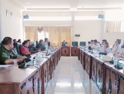 DPRD Sekadau Terima Audiensi Masyarakat Minta PT PHS kembalikan Kapling Sawit