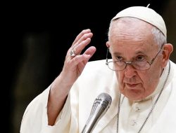 Paus Serukan Natal yang Sederhana dan Sumbang Ukraina