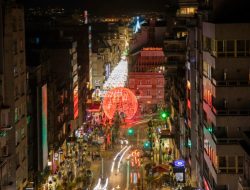 Di Tengah Krisis, Kota Vigo Tetap Tampilkan Hiasan Lampu Natal Meriah