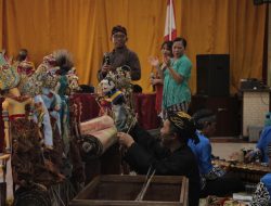Wayang Golek Penebar Kasih dalam Rangka Rakernas Pewarna Indonesia